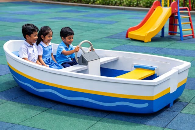 PLAY BOATS thumbnail 2