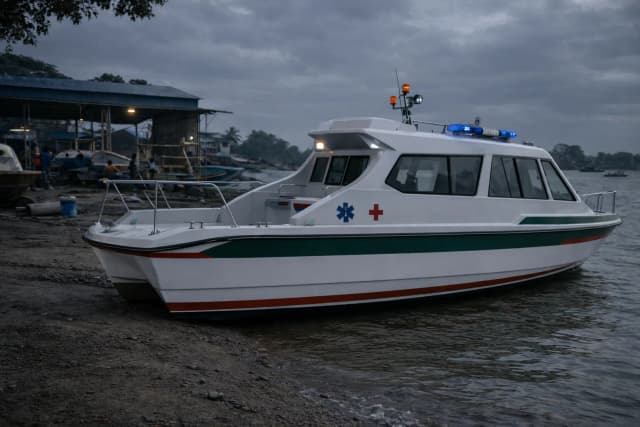AMBULANCE BOAT thumbnail 3