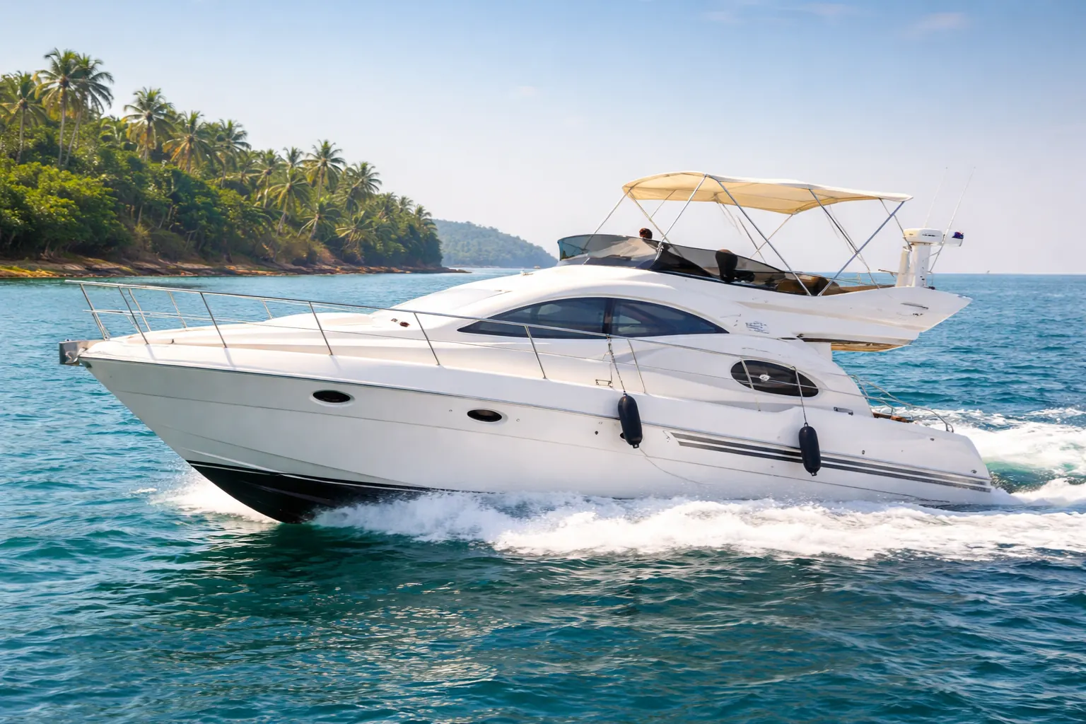 Luxury Yachts & Cabin Cruisers product photo